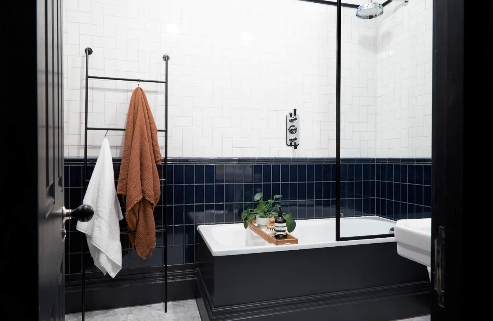 Contemporary - Minutes From Angel Tube St. Apartment *